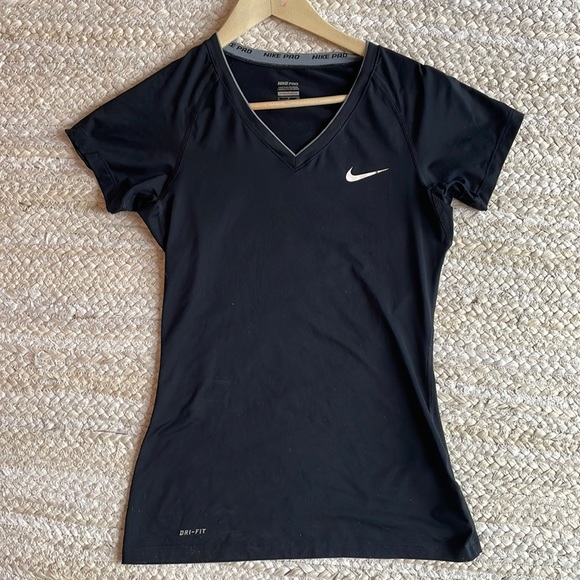 Nike dry-fit tee size small - Picture 1 of 2